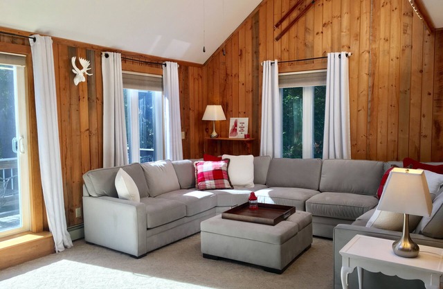 Perfect for multiple families- central location, next to Cranmore mountain!