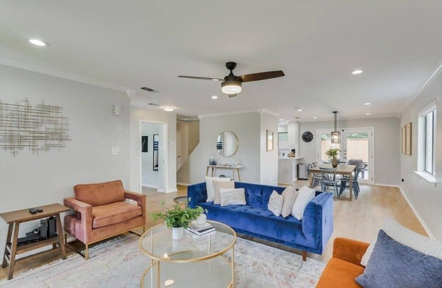 Perfect Getaway Home w 5 Bedrooms & Backyard Oasis