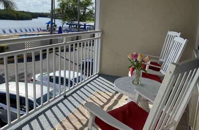 Perfect getaway w/pool, hot tub and world class views