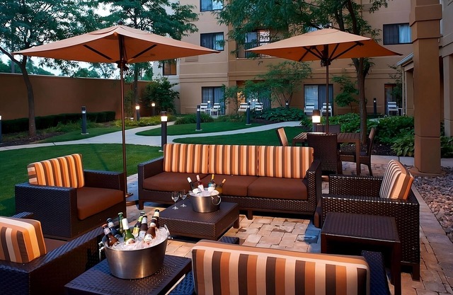 Perfect Hideaway! Swimming Pool, FREE Parking, Near Hemmens Cultural Center!