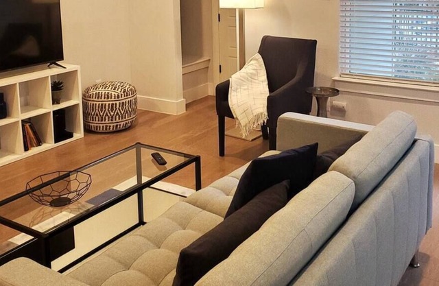 Perfect home - perfect neighborhood!