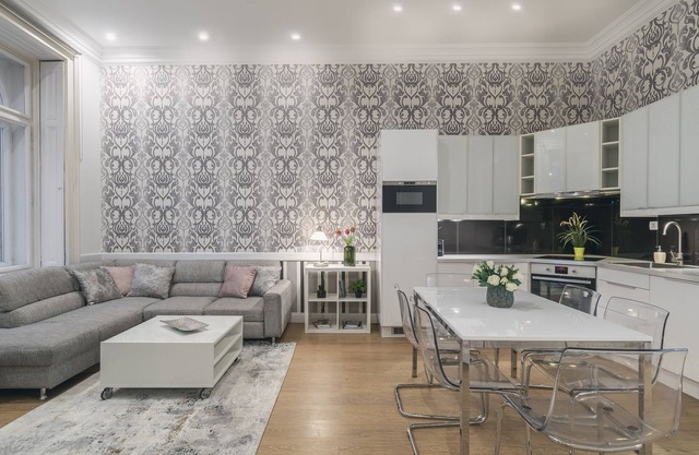 Perfect location in the market/art/nightlife district! Beautifully decorated!
