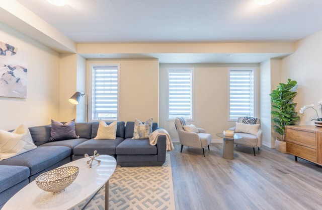 Perfect Modern 3 Bedroom Townhouse ~ Stoney Creek