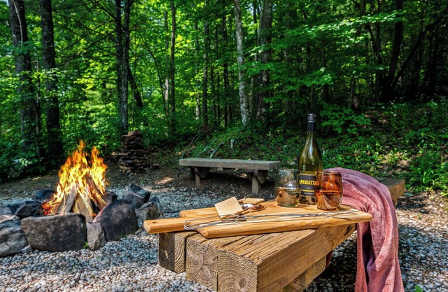 Perfect mountain cottage ☎ Fire pit ☎ Gas Fireplace ☎ Screened Porch ☎ Secluded