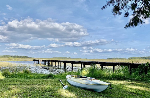 Perfect Point Lake House & boat dock with 3 kayaks!