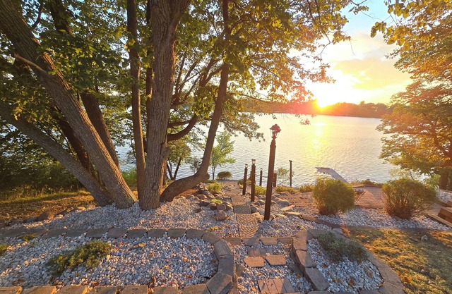 Perfect retreat for a family summer getaway on the Alexandria chain of lakes!