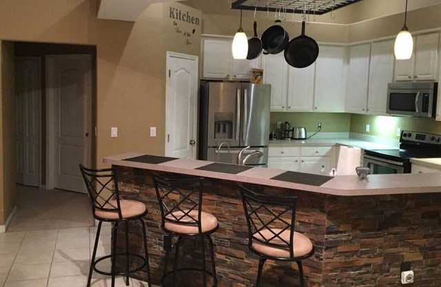 Perfect vacation home for Disney, Universal and Space center. Close to UCF