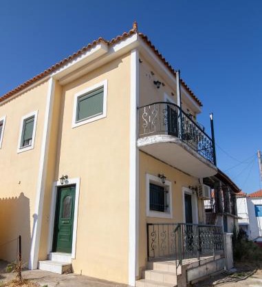 Peroulia apartments