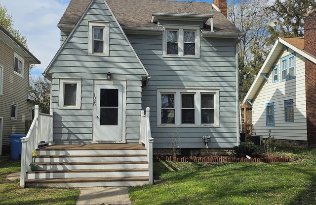 Pet and family friendly-3 bedroom home-MSU Campus 10 min away!