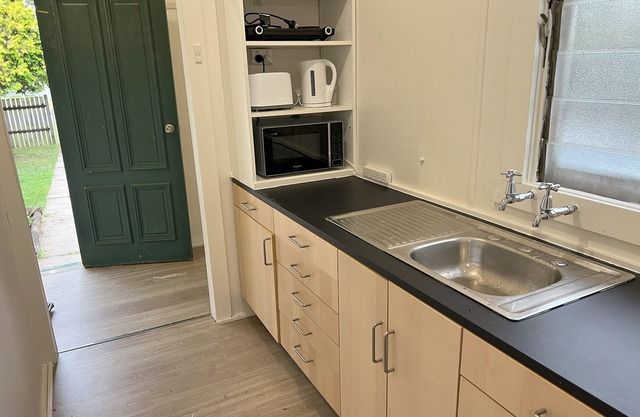 Pet Friendly 2 Bedroom Cottage with Yard