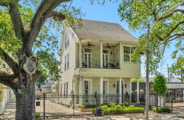 Pet-Friendly | 2 Porches, 2 Blocks to Streetcar