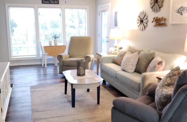 PET FRIENDLY 2BD-2BA CONDO IN GULF SHORES JUST STEPS TO THE BEAUTIFUL BEACH!