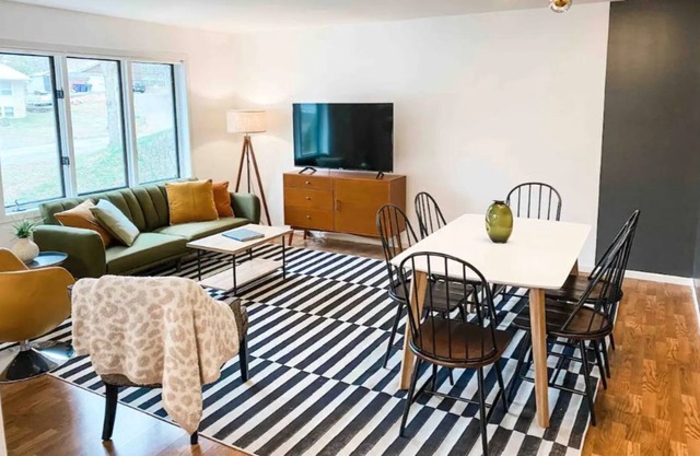 Pet Friendly, 800 Mbps Wi-Fi, Close to downtown St. Paul