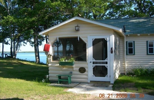 Pet-Friendly Acorn Cottage. nOur cottage is our home - you'll feel at home too!