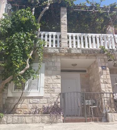 Pet Friendly Apartment Ground Floor