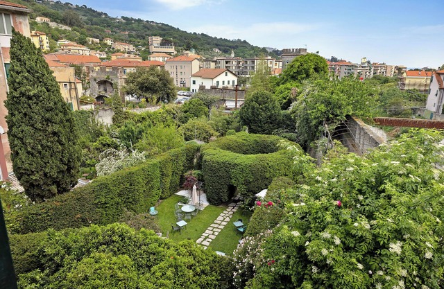 Pet-Friendly Apartment Trilocale Ginevra with Mountain View, Balcony & Wi-Fi
