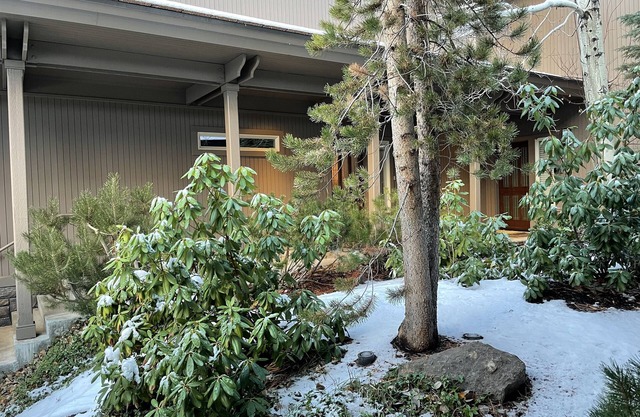 Pet-Friendly Bend Westside Villa in the Broken Top Golf Community
