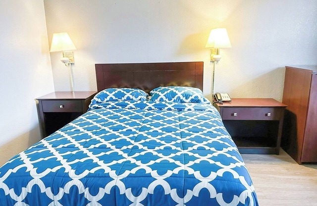 Pet-Friendly Budget Room Close to Perham Park for Outdoor Enthusiasts