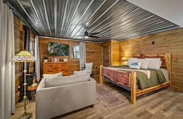 Pet Friendly Cabin in Ellijay Gann