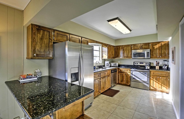 Pet-friendly Daytona Beach Home, Walk to the Ocean