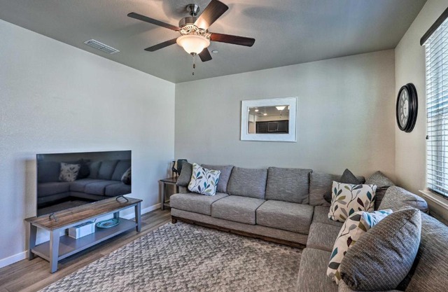 Pet-Friendly Elk Grove Retreat with Balcony!