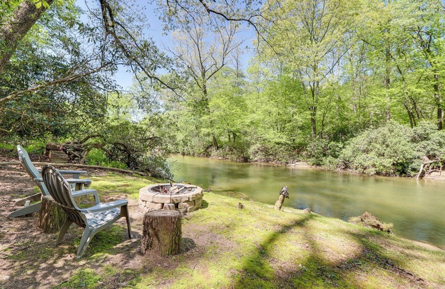 Pet-Friendly Ellijay Vacation Rental w/Hot Tub!