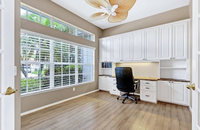 Pet-Friendly Family Retreat w/pool & beach supplies for 8 near Gulf Beaches
