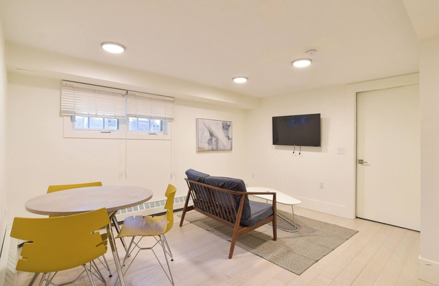 Pet Friendly Furnished One Bedroom@1425 Haro