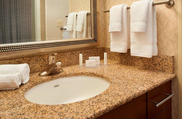 Pet-Friendly Haven, Free Breakfast! Comfort Guaranteed, 2 Classy Units!