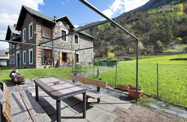 Pet Friendly Holiday Apartment 'Casa Tua' with Mountain View, Garden & Terrace