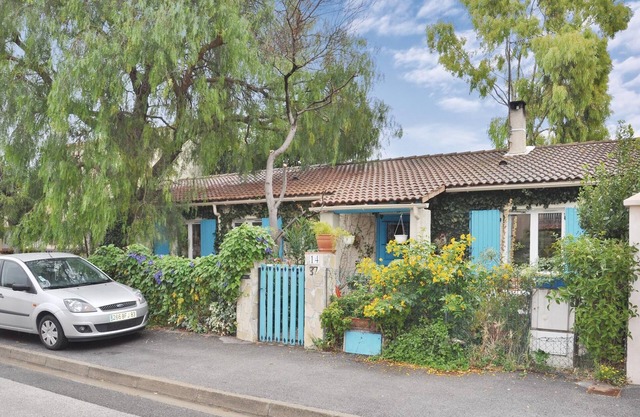 Pet friendly home in La Crau with WiFi