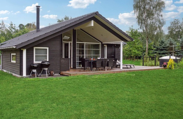 Pet friendly home in Rødby with kitchen