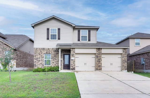 Pet-Friendly Home w/Fenced Yard in Manor