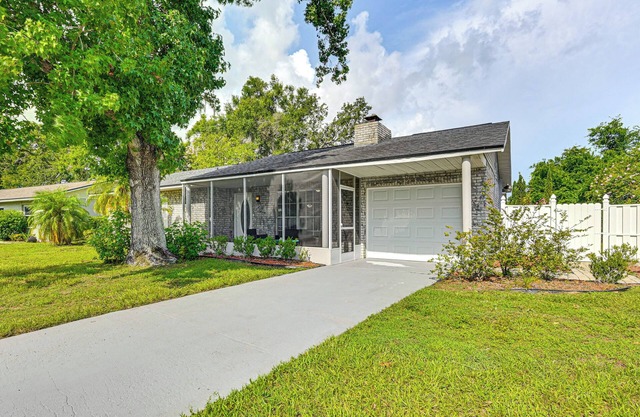 Pet-Friendly Home w/Lanais, Near Dtwn Tampa!