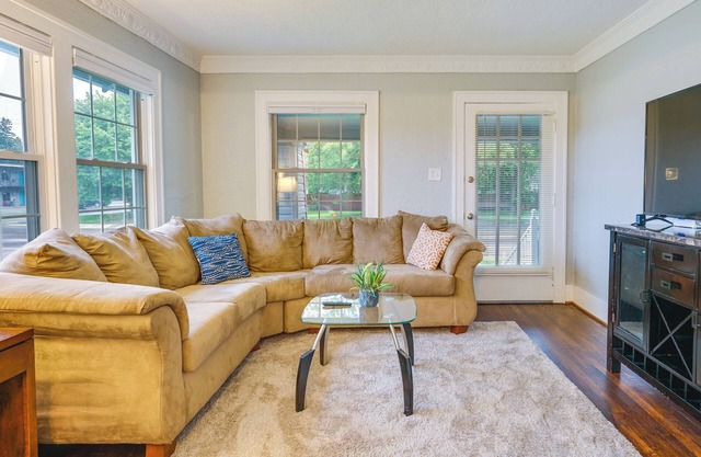 Pet-Friendly Home w/Yard, Near Downtown Royal Oak