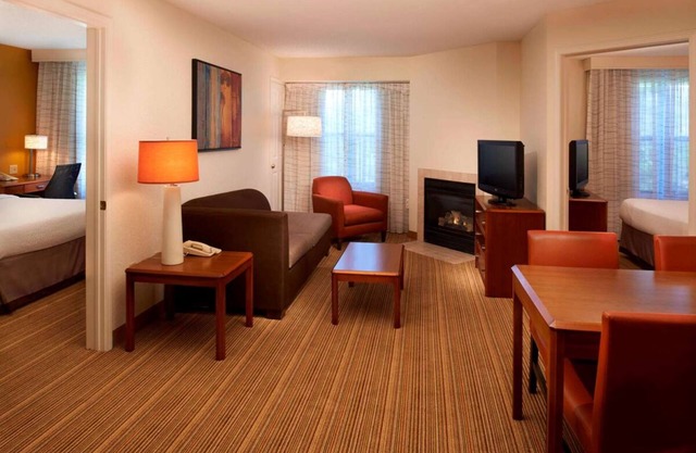 Pet-friendly Hotel! 3 Relaxing 2BR Suites with Free Breakfast, Outdoor Pool!