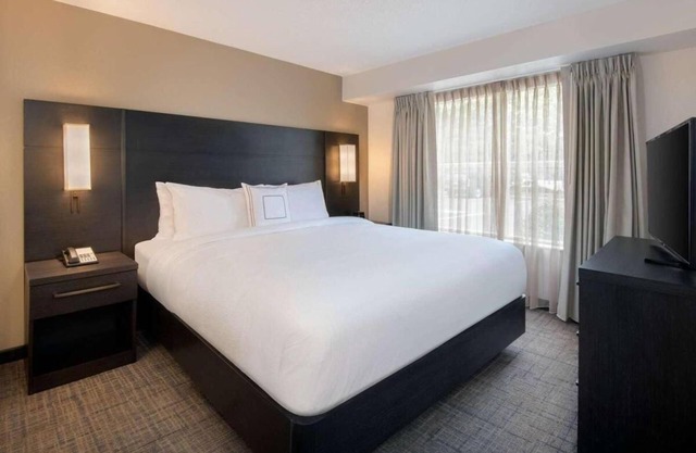 Pet Friendly Hotel! 3 Spacious 2BR Suites with Private Kitchens, Free Breakfast!