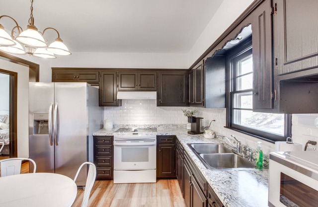 Pet-Friendly Merriam Home < 2 Mi to Downtown!