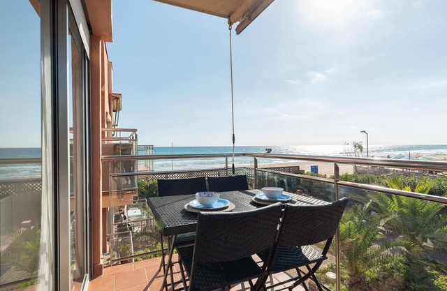 Pet-Friendly Ocean View Apartment Renovated with Sea View, Pool, Wi-Fi, A/C, Terrace & Garden