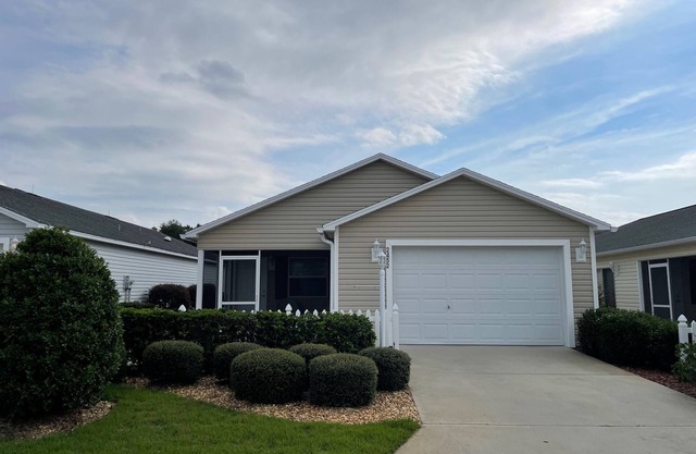 Pet-Friendly Retreat near Brownwood Paddock Square in The Villages.