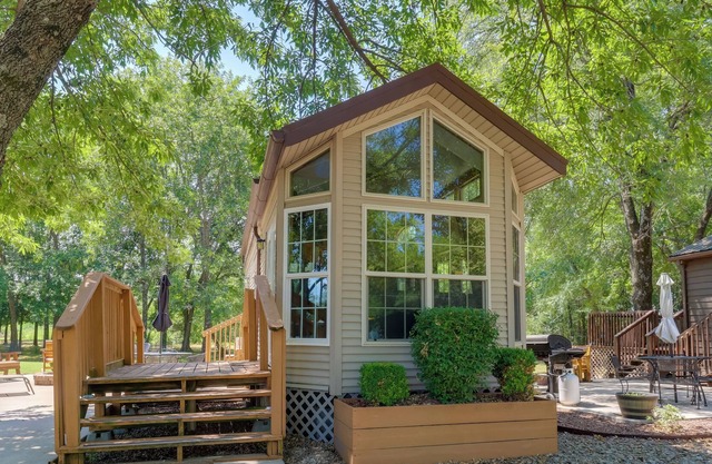 Pet-Friendly Sallisaw Cabin: Hikes, History & More