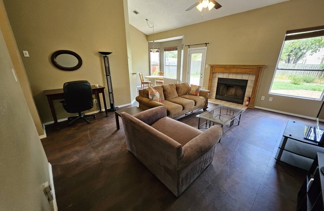 PET FRIENDLY Spacious 2 Bedroom House in N. Austin w/large yard near the Domain
