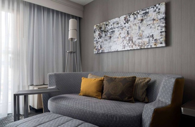 Pet Friendly Suites Close to The Mission District & Downtown! w/Self Parking!