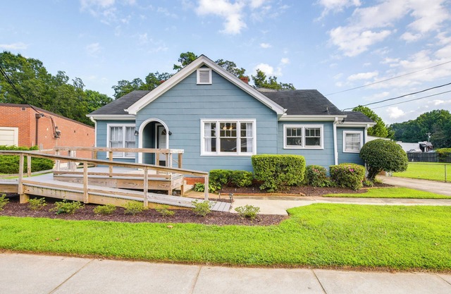 Pet-Friendly Travelers Rest Home w/Covered Patio