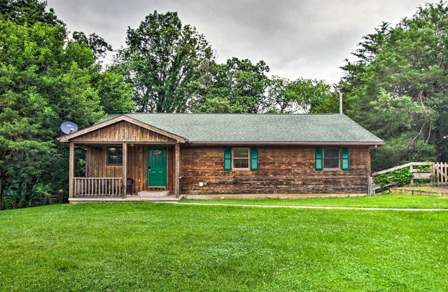 Pet-Friendly VA Home ~ 30 Mi to Shenandoah NP