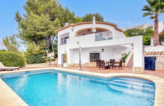 Pet-friendly 'Villa up to 8 sleeps 4 bedrms 2' with Pool, Garden, Terrace, Balcony, A/C & Wi-Fi