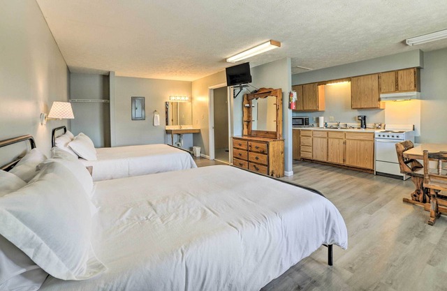 Pet-Friendly Waterfront Studio: Marina Access