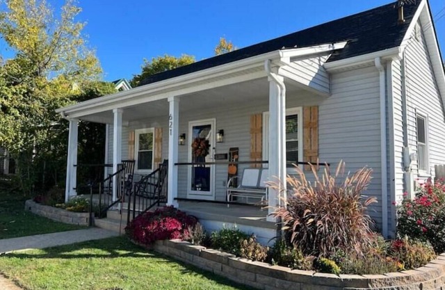 Pet Friendly with Amazing beds, 10 mins to Kentucky Horse Park, Bourbon trail