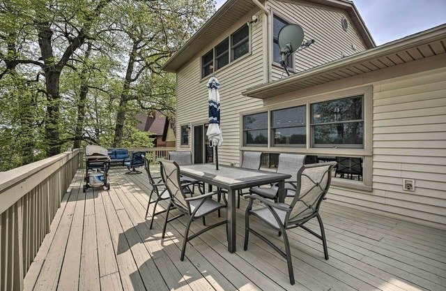 Pet-Friendly Grass Lake Retreat w/Game Room!