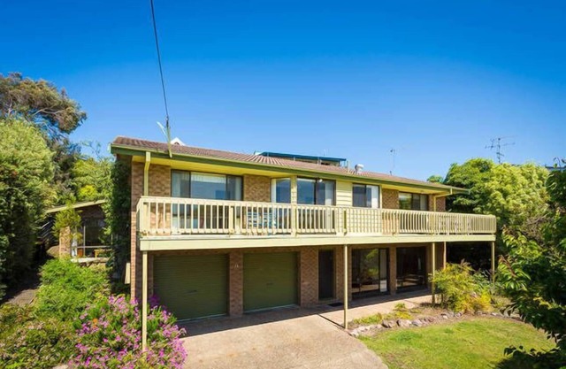 Pete's Place- Sea views- Family friendly- Short walk to the beach.